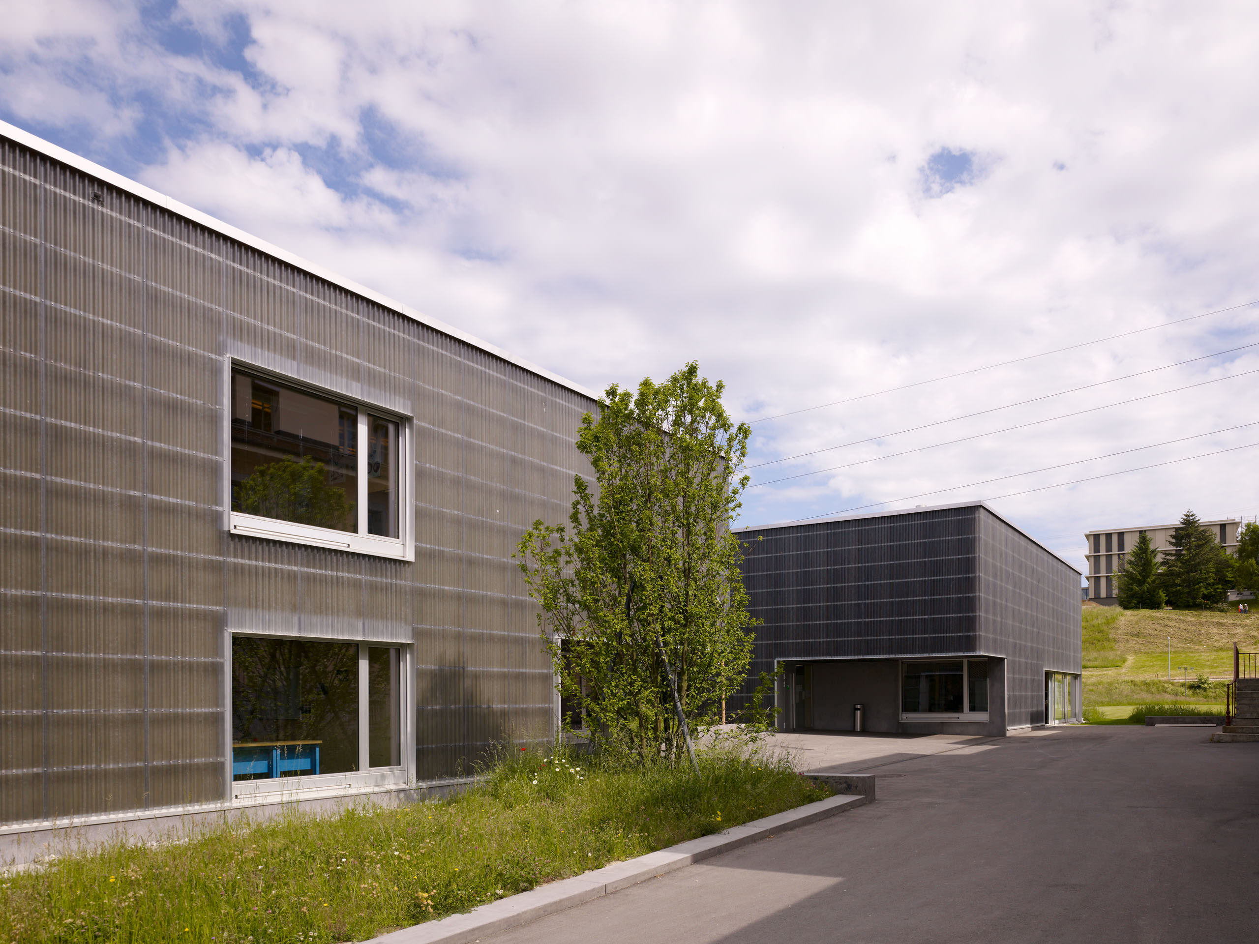 E09270 P45 028418 j2560